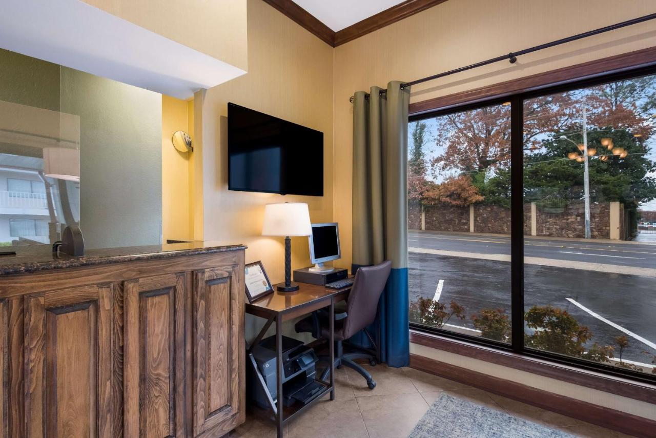 Best Western Winners Circle Hot Springs Exterior photo