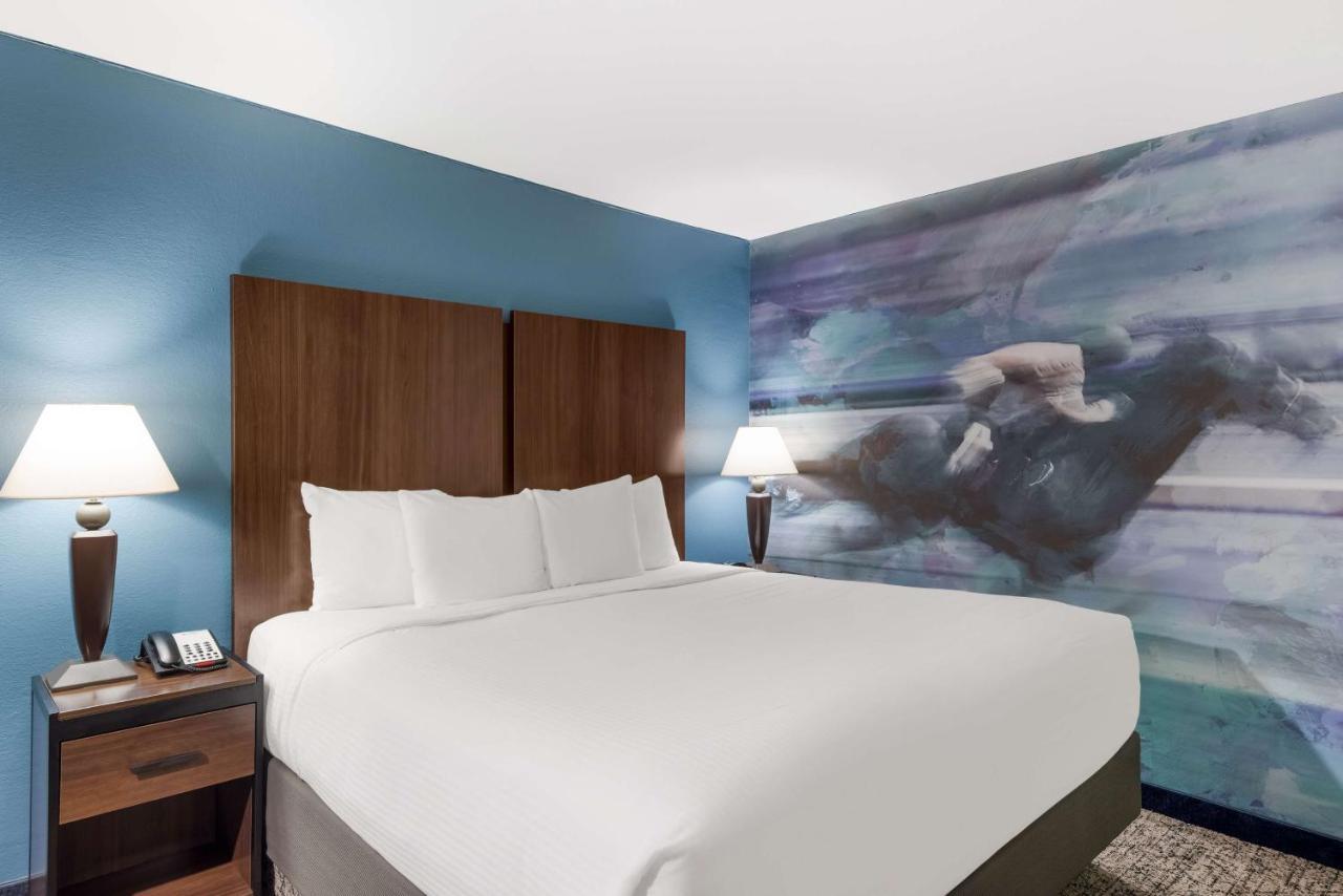 Best Western Winners Circle Hot Springs Exterior photo