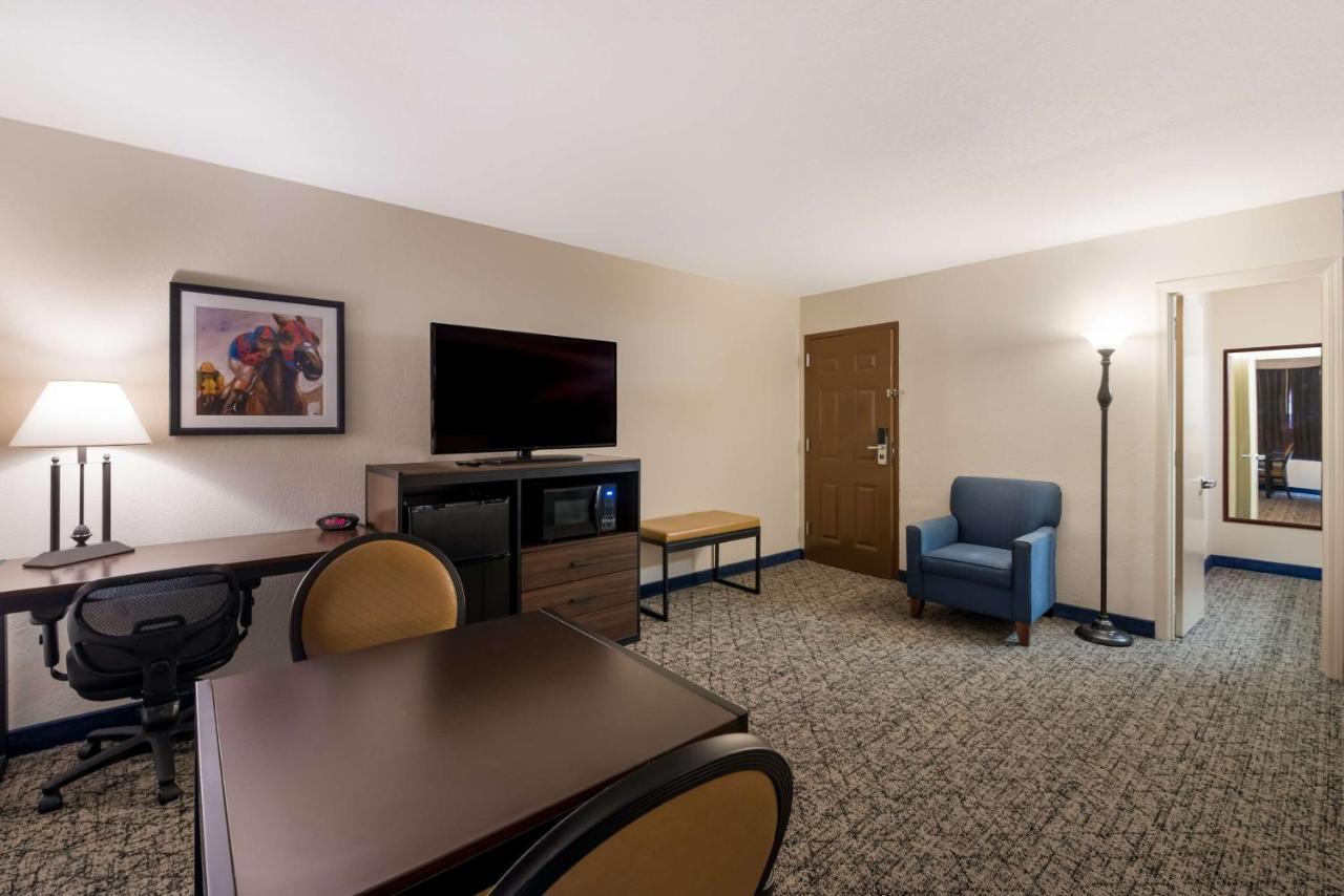Best Western Winners Circle Hot Springs Exterior photo