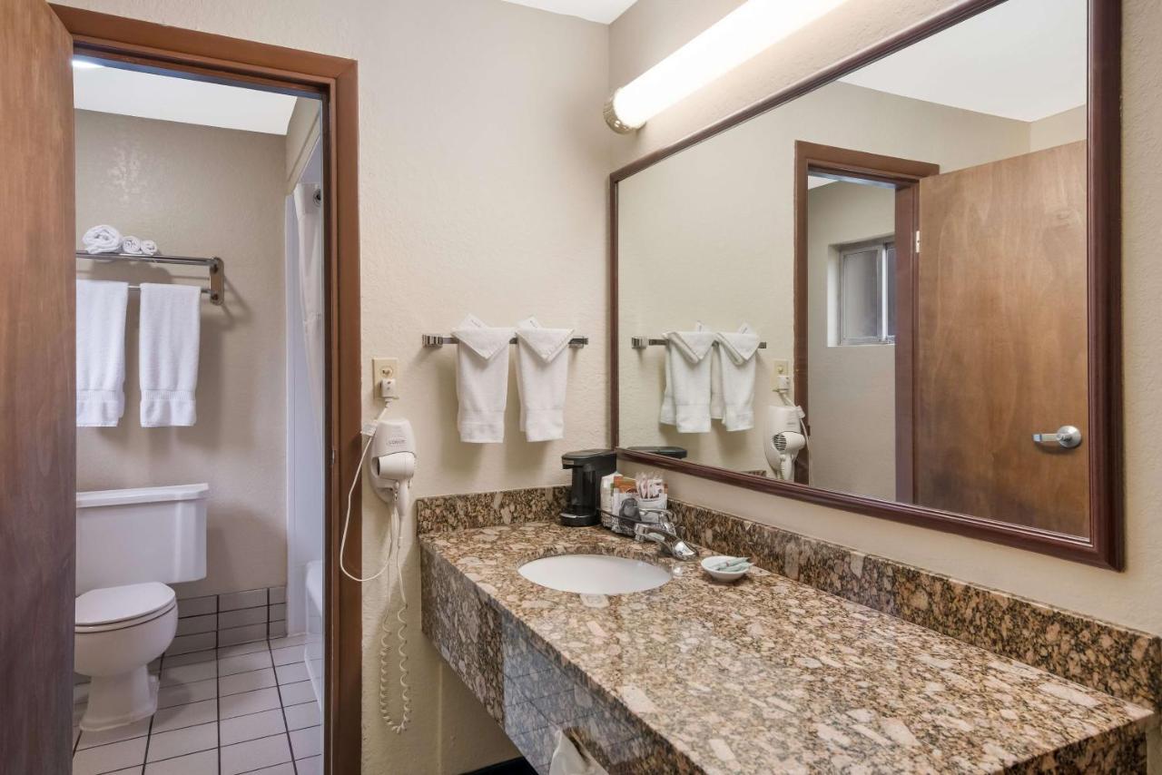 Best Western Winners Circle Hot Springs Exterior photo