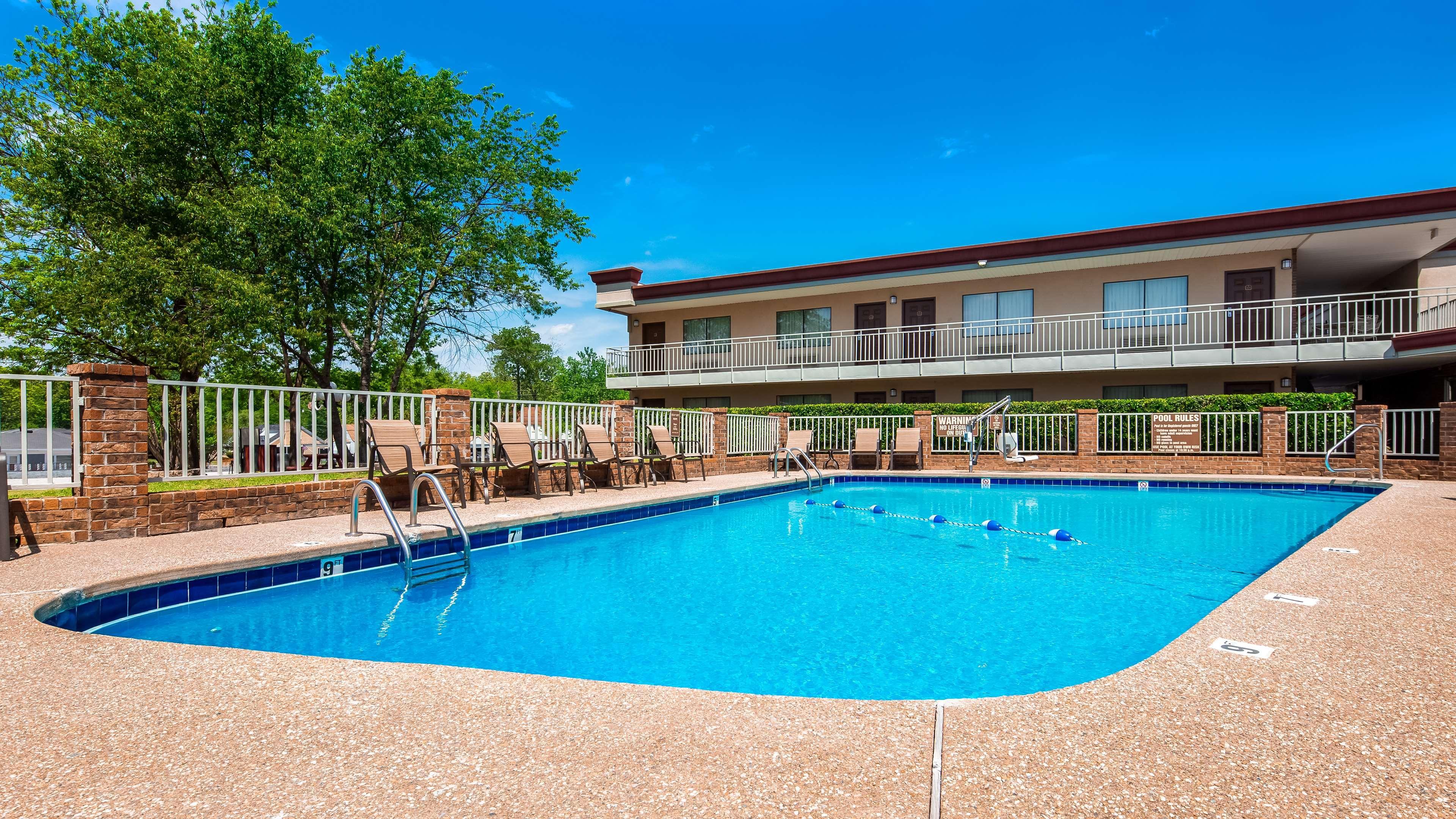 Best Western Winners Circle Hot Springs Exterior photo