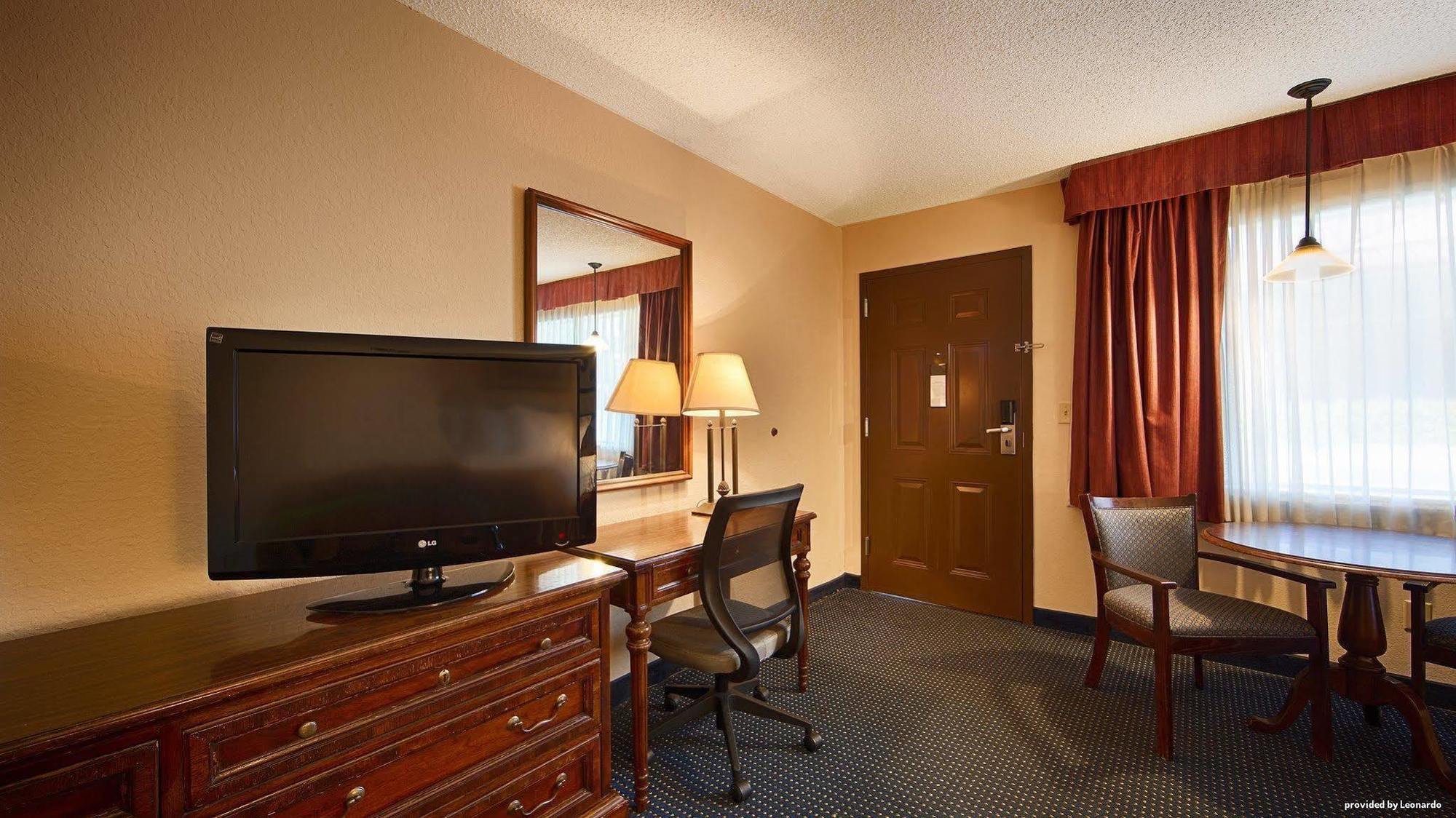 Best Western Winners Circle Hot Springs Exterior photo
